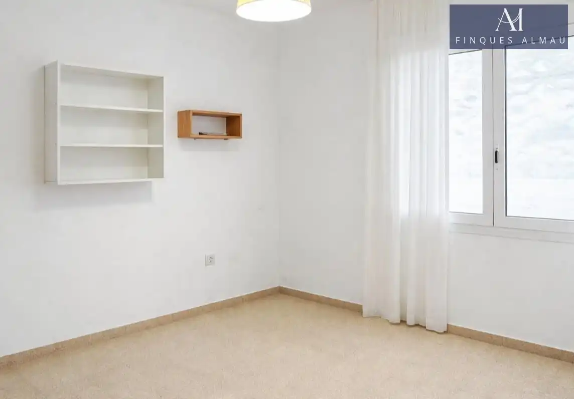 Bedroom of Flat for sale in Vilanova i la Geltrú