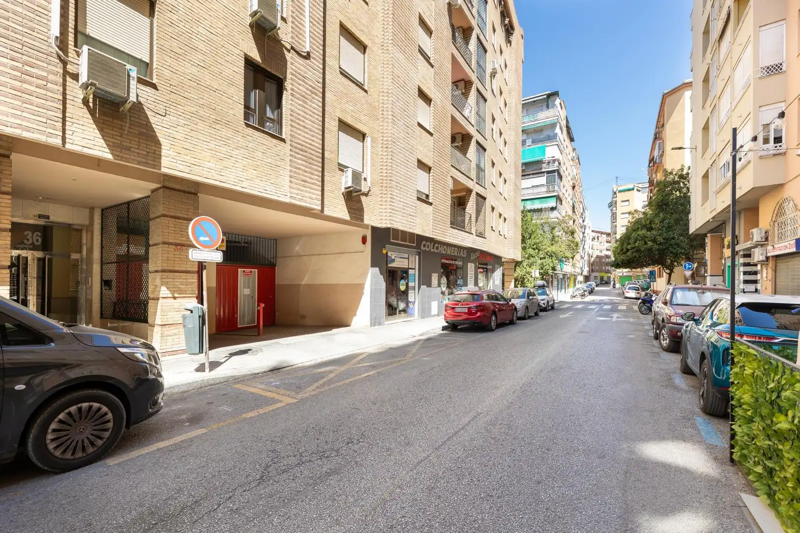Außenansicht von Garage zum Verkauf in Granada
