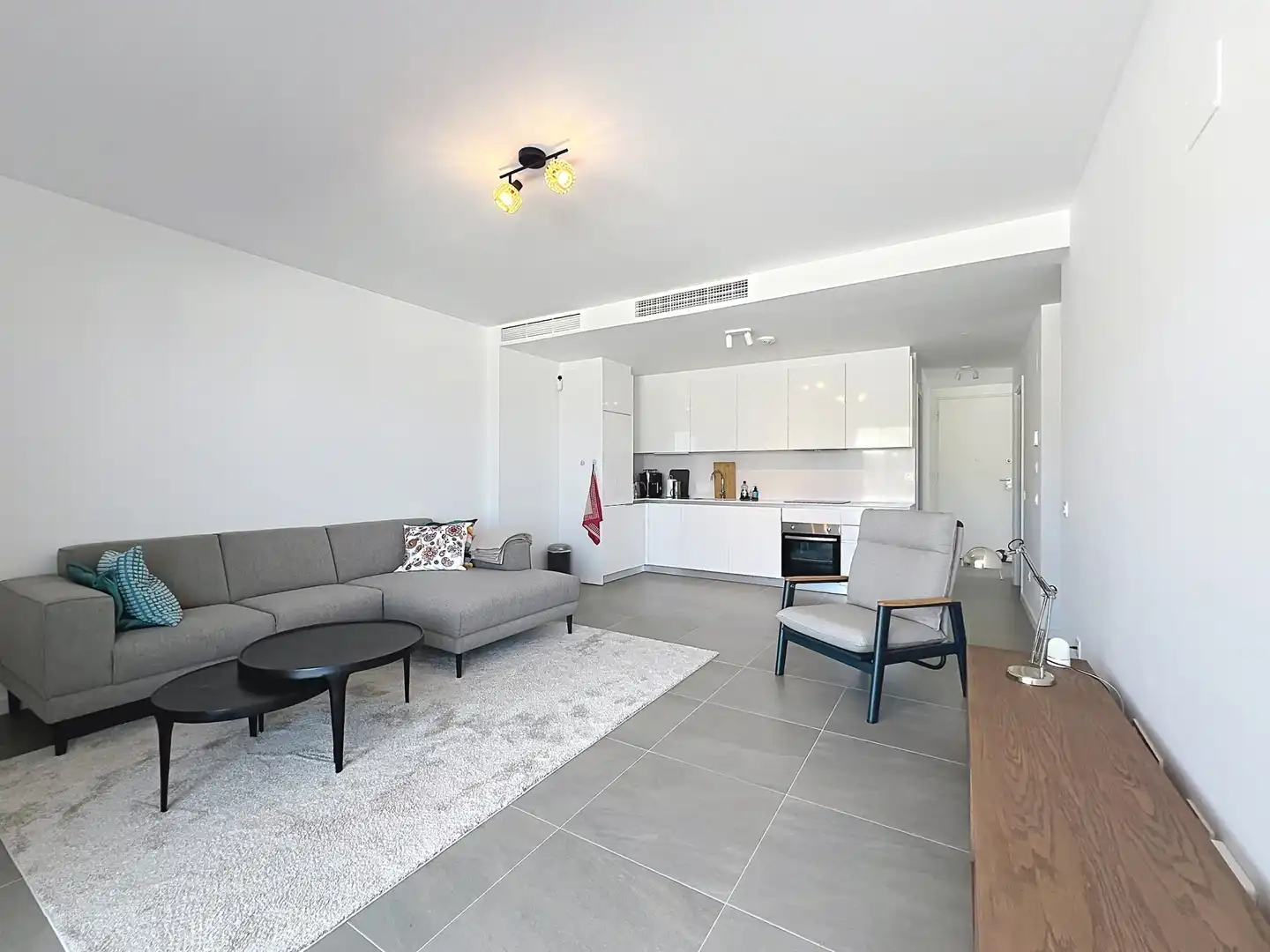 Wohnzimmer von Einfamilien-Reihenhaus zum Verkauf in Manilva mit Klimaanlage, Terrasse und Abstellraum