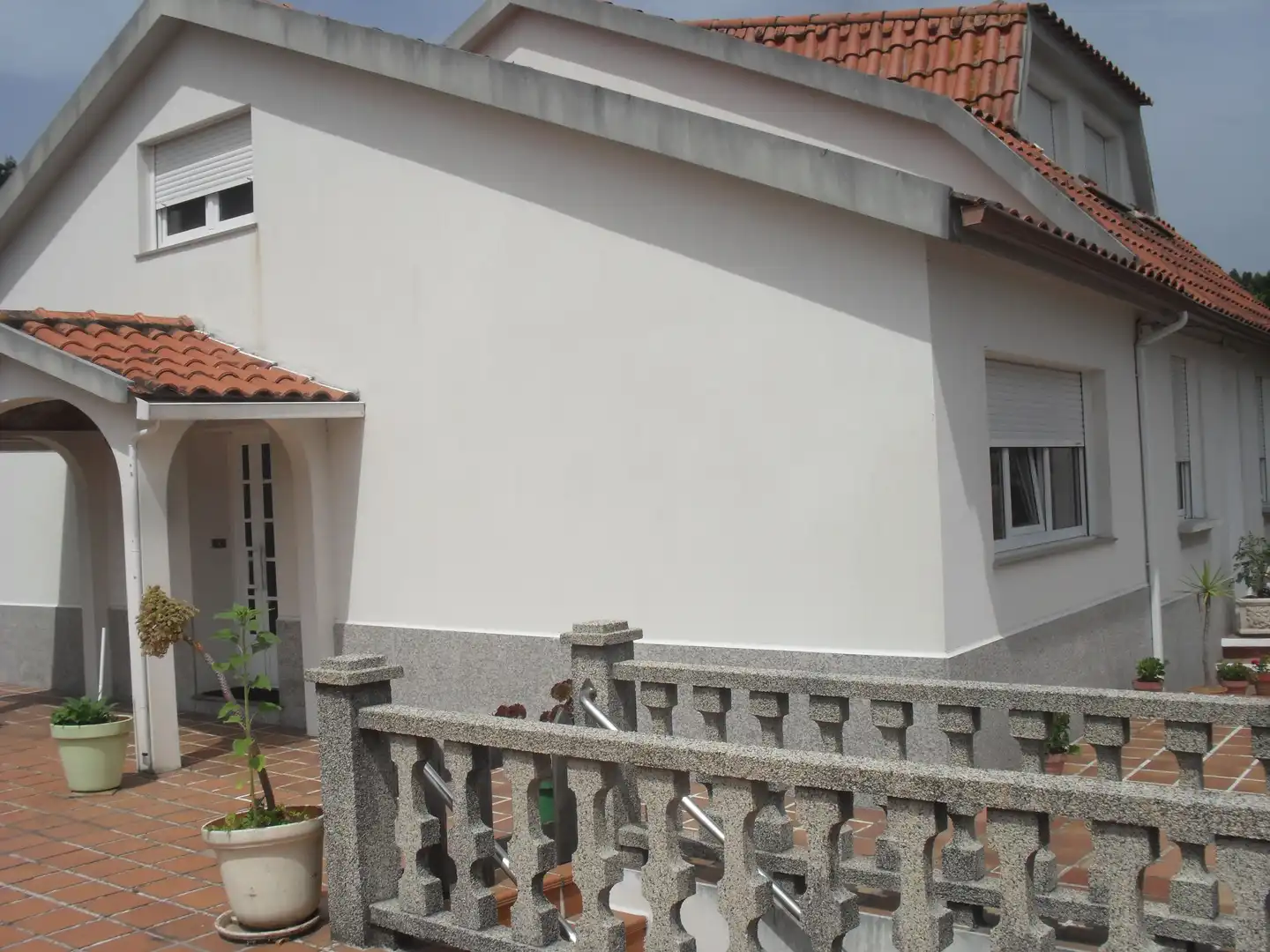 Vista exterior de Casa o xalet en venda en Vigo  amb Jardí privat, Terrassa i Traster