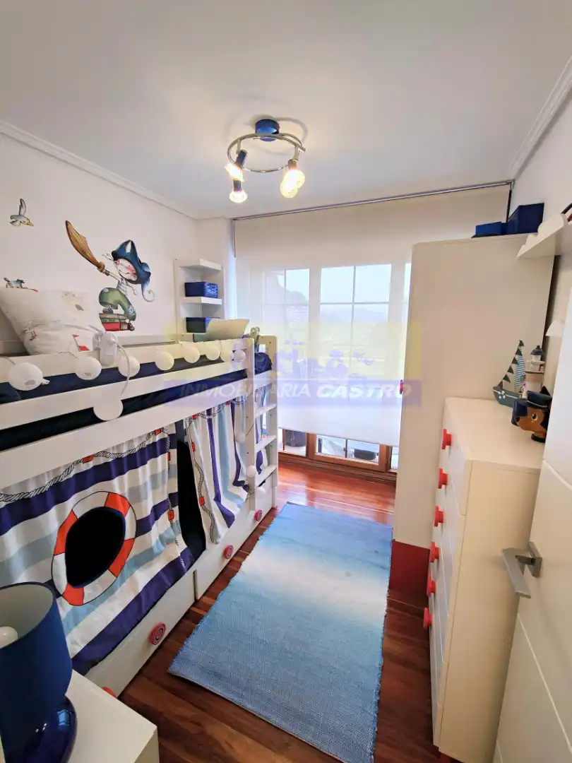 Habitación de Ático de alquiler en Castro-Urdiales con Calefacción, Terraza y Amueblado