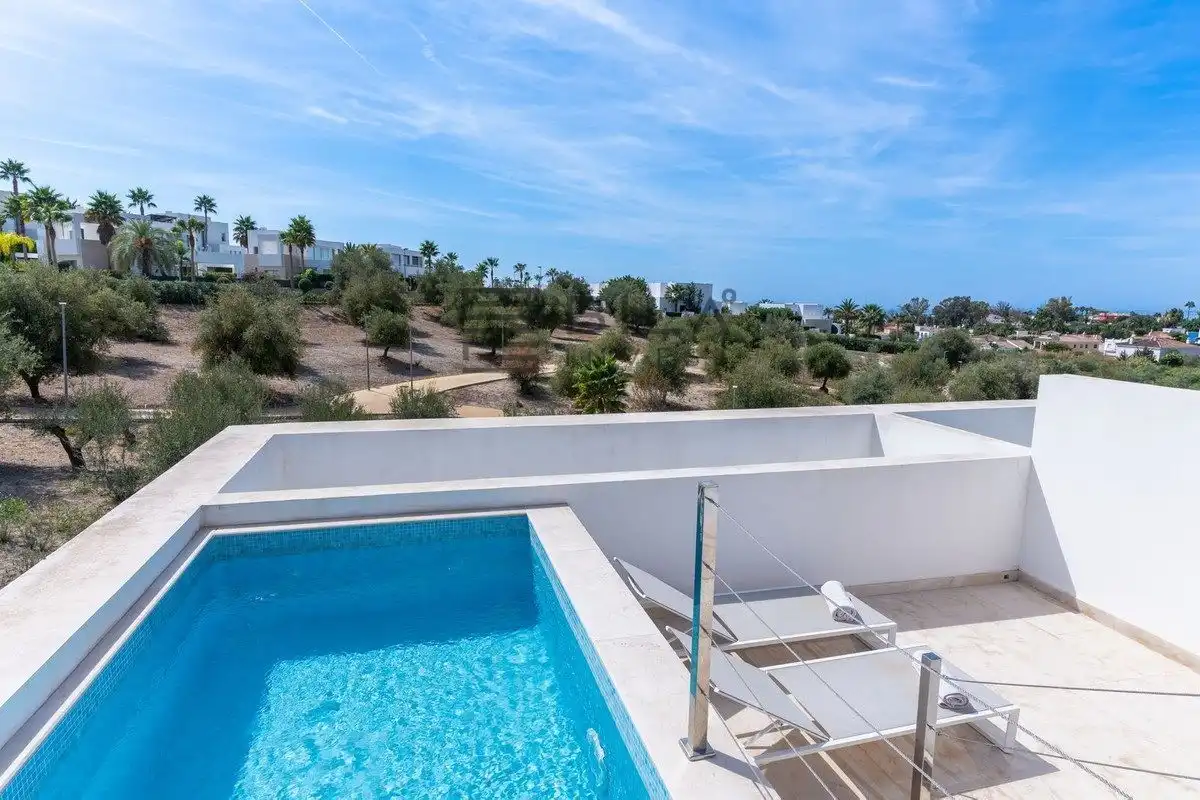 Casa adosada en venta en Las Encinas, Río Real