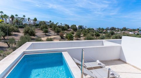 Foto 2 de Casa adosada en venta en Las Encinas, Río Real, Marbella