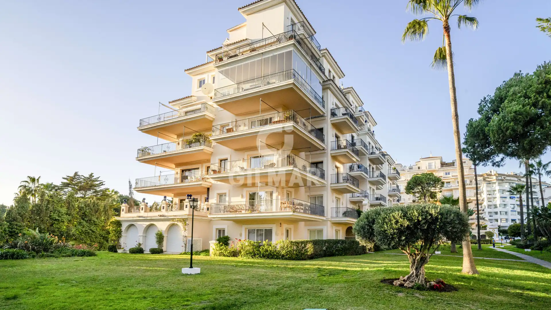 Vista exterior de Apartamento en venta en Marbella con Calefacción, Jardín privado y Trastero