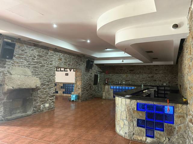 Local comercial en Alquiler en O Pino