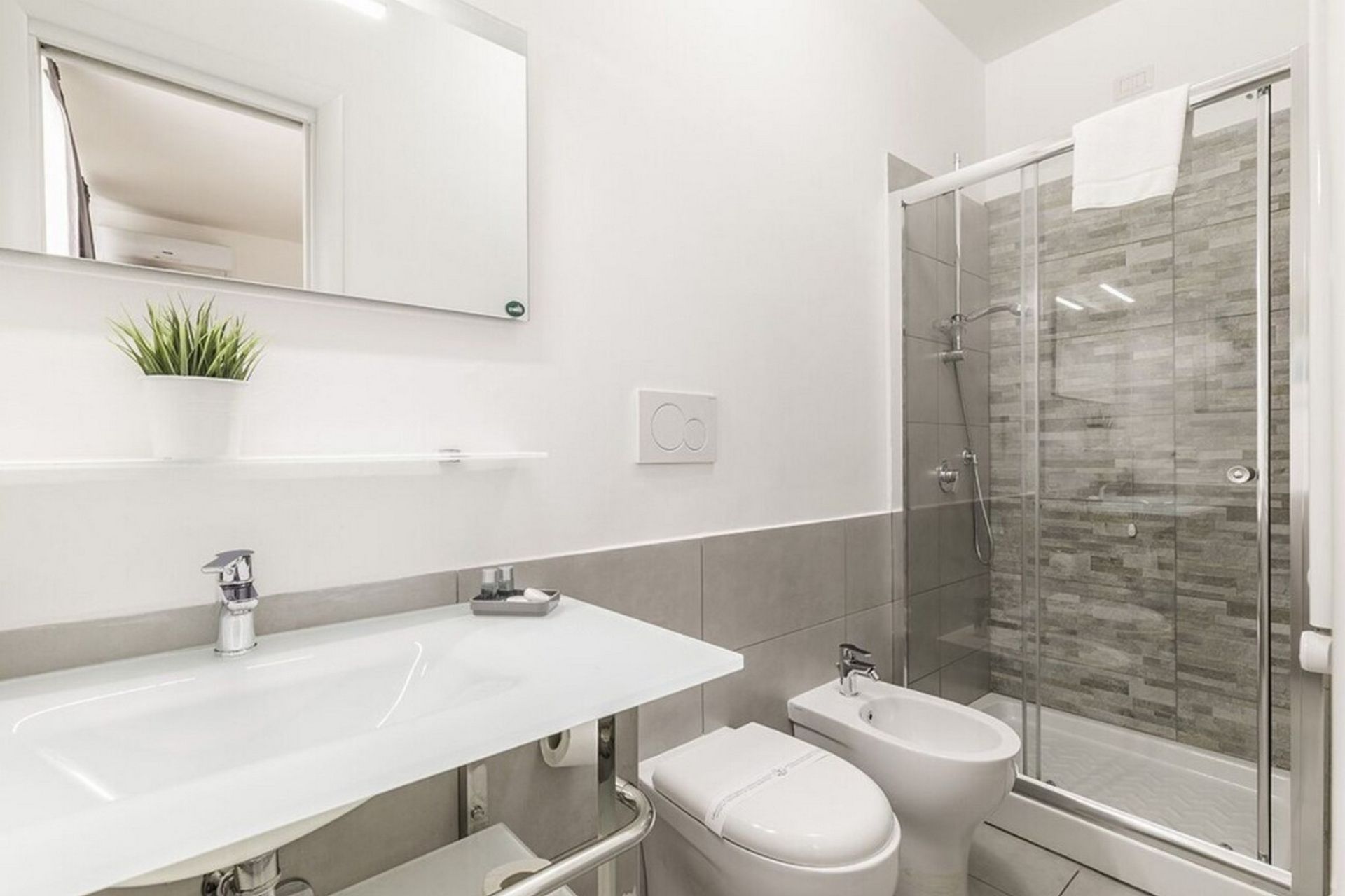 Bathroom of Flat to rent in Mollet del Vallès  with Air Conditioner, Furnished and TV