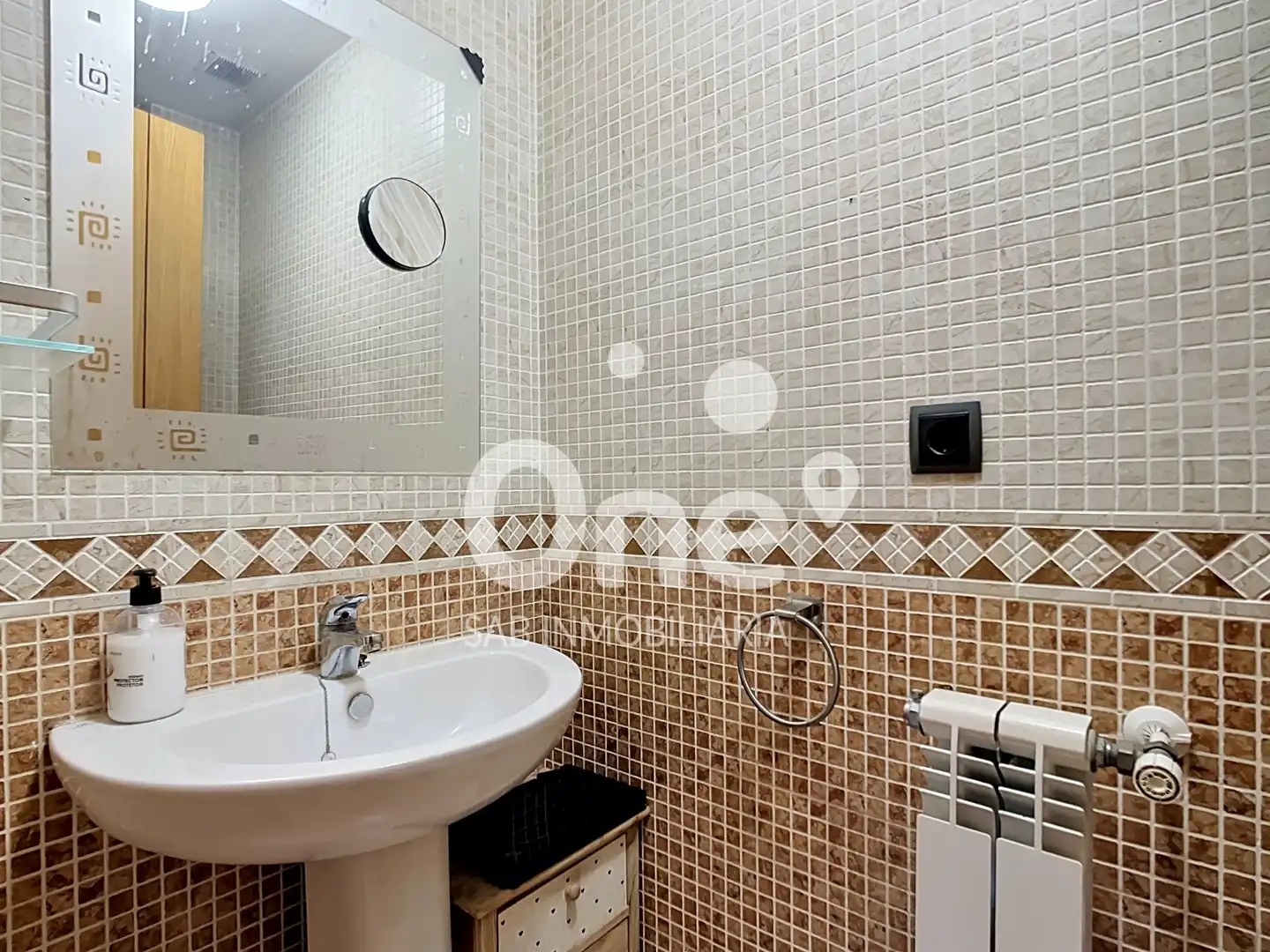 Badezimmer von Einfamilien-Reihenhaus zum Verkauf in San Antonio de Benagéber mit Klimaanlage, Heizung und Privatgarten