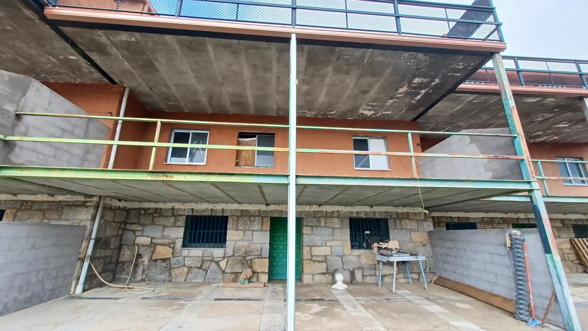 Vista exterior de Casa o xalet en venda en Moralzarzal amb Jardí privat i Terrassa