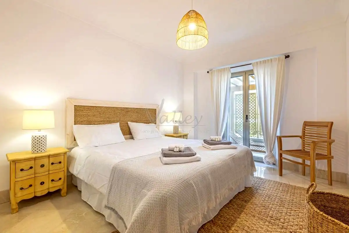 Bedroom of Flat for rent in Sotogrande  with Air Conditioner, Terrace and Furnished