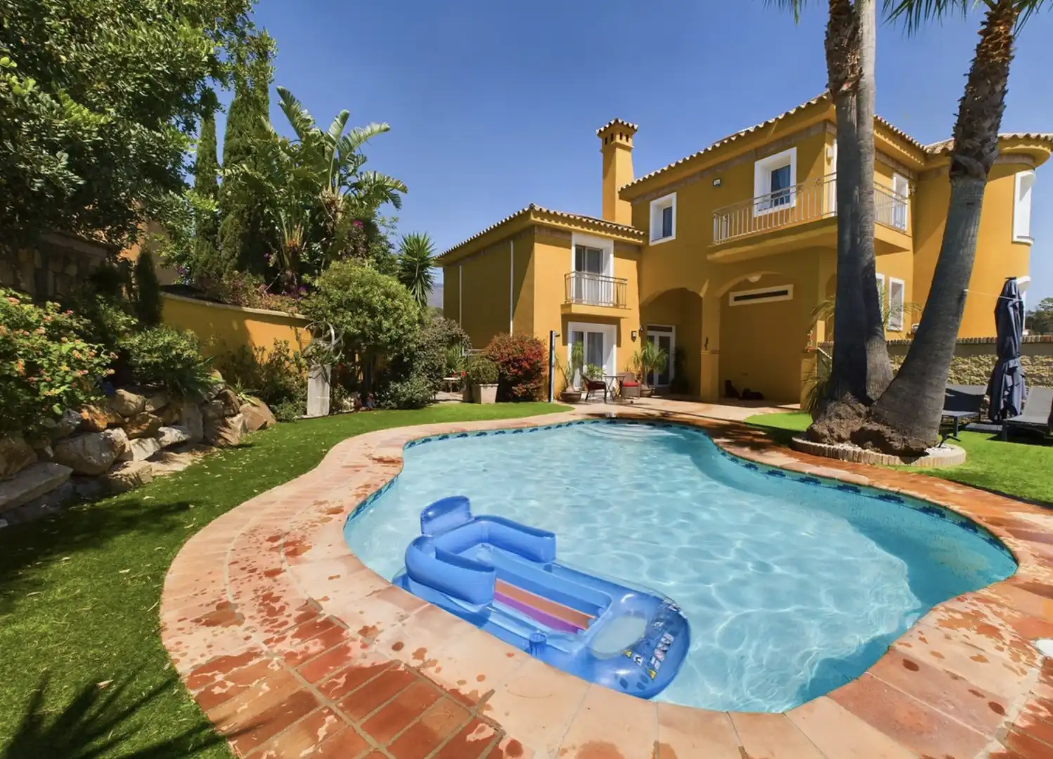 Villa con terrazza in vendita a Altos de Estepona