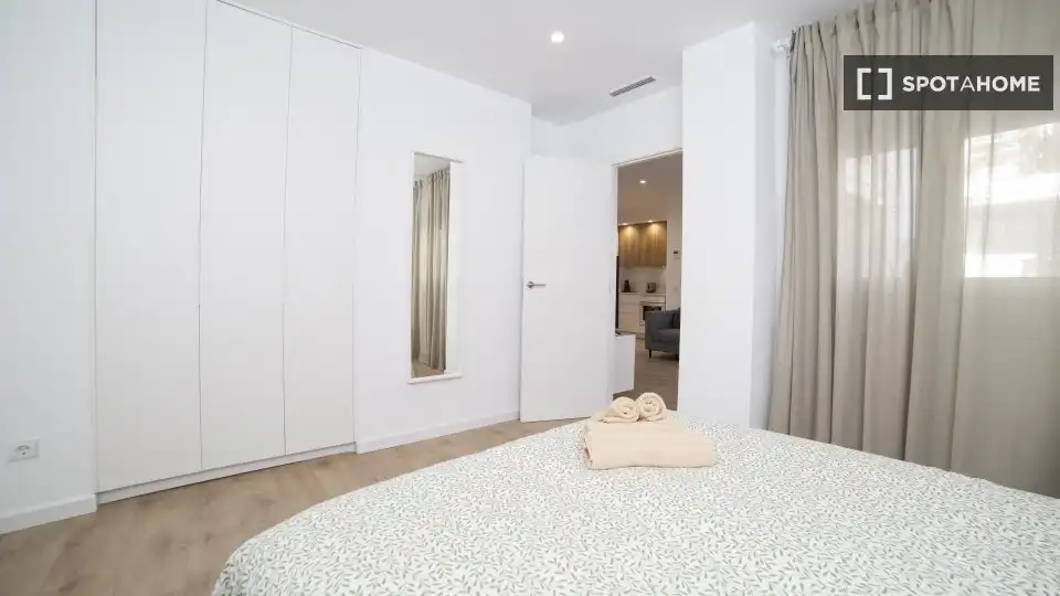 Bedroom of Flat for rent in Valencia  with Air Conditioner, Heating and Furnished