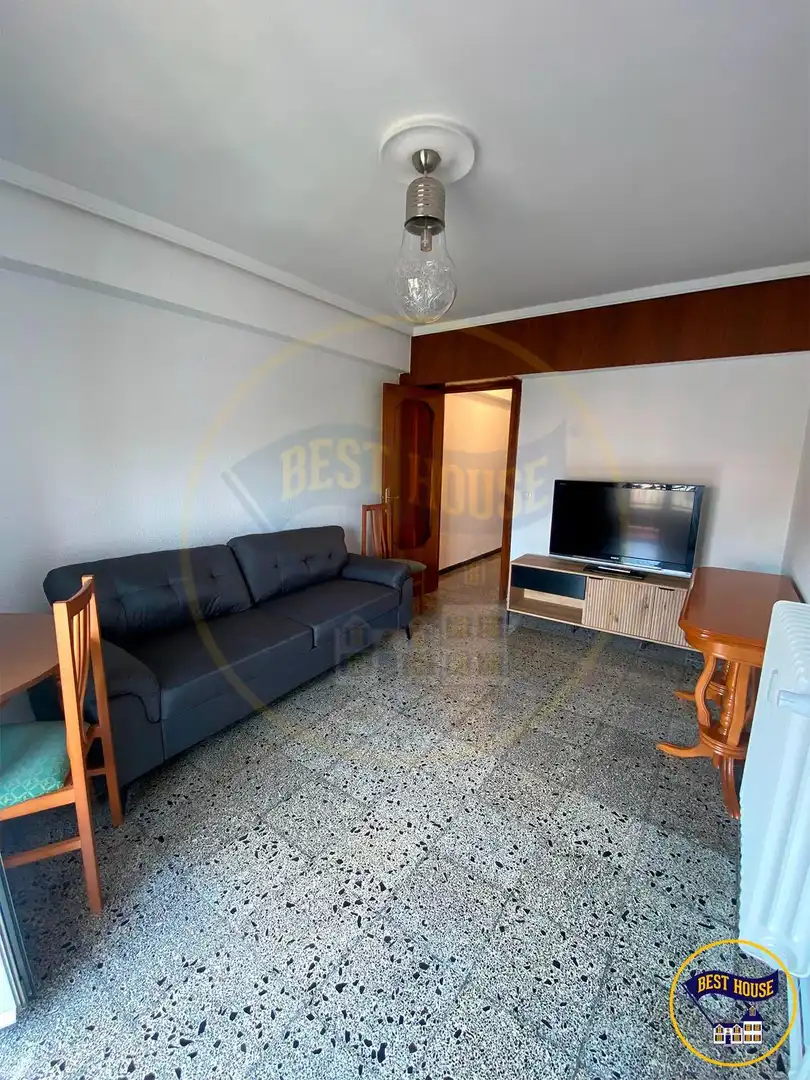 Sala d'estar de Pis per a compartir en Cuenca amb Calefacció, Terrassa i Moblat
