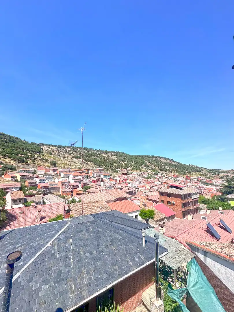 Vista exterior de Ático en venta en El Hoyo de Pinares 