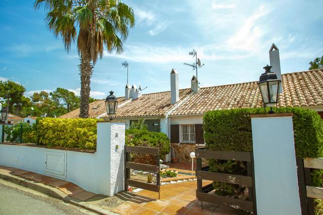 Casa adosada en Alquiler en Montgoda