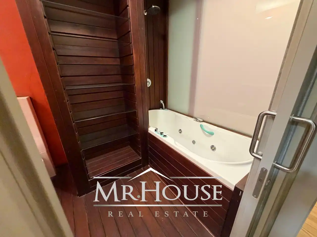 Baño de Piso de alquiler en Madrid con Aire acondicionado, Calefacción y Jardín privado
