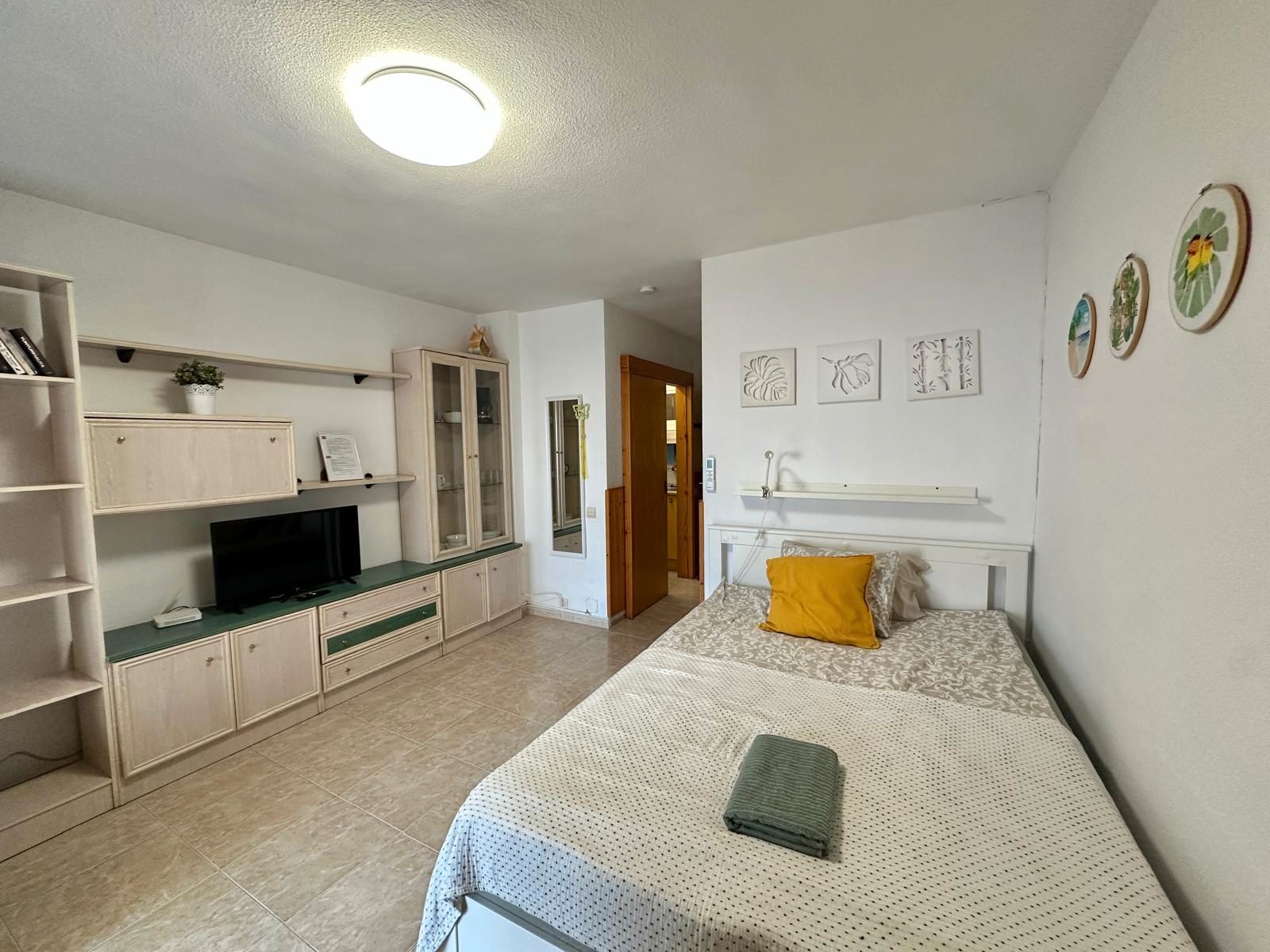 Habitación de Estudio en venta en Benalmádena con Aire acondicionado, Terraza y Amueblado