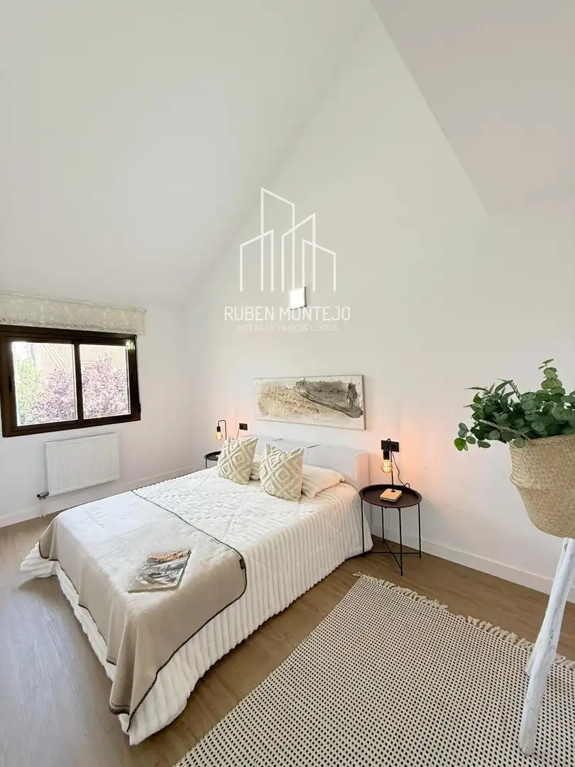 Habitación de Dúplex en venta en Villamayor con Calefacción, Terraza y Balcón