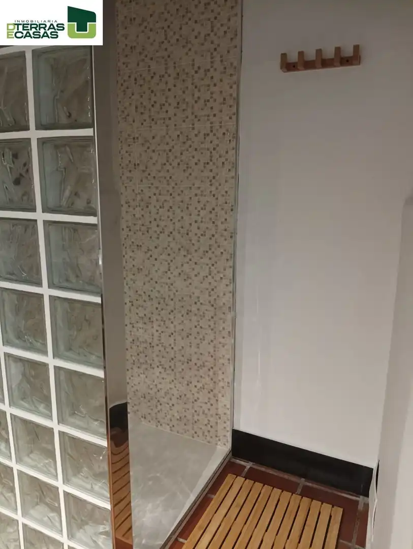 Baño de Ático para compartir en Pontevedra Capital  con Calefacción, Terraza y Amueblado