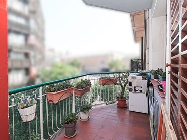 Piso con balcón en venta en Carrer de Floridablanca