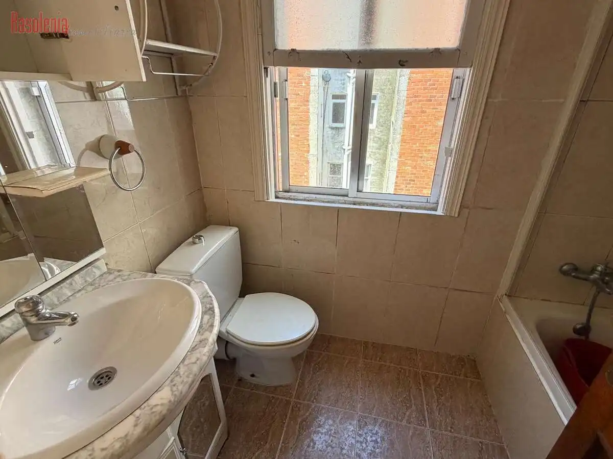 Baño de Piso en venta en Lugo con Calefacción