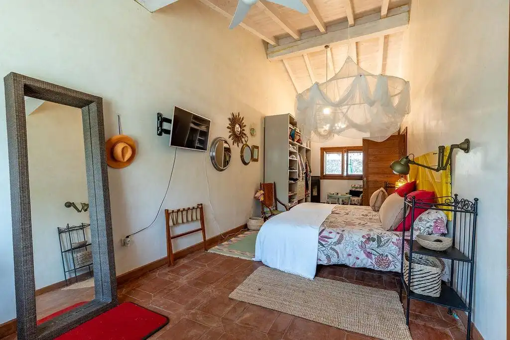 Habitación de Finca rústica en venta en Cuacos de Yuste con Jardín privado, Terraza y Piscina