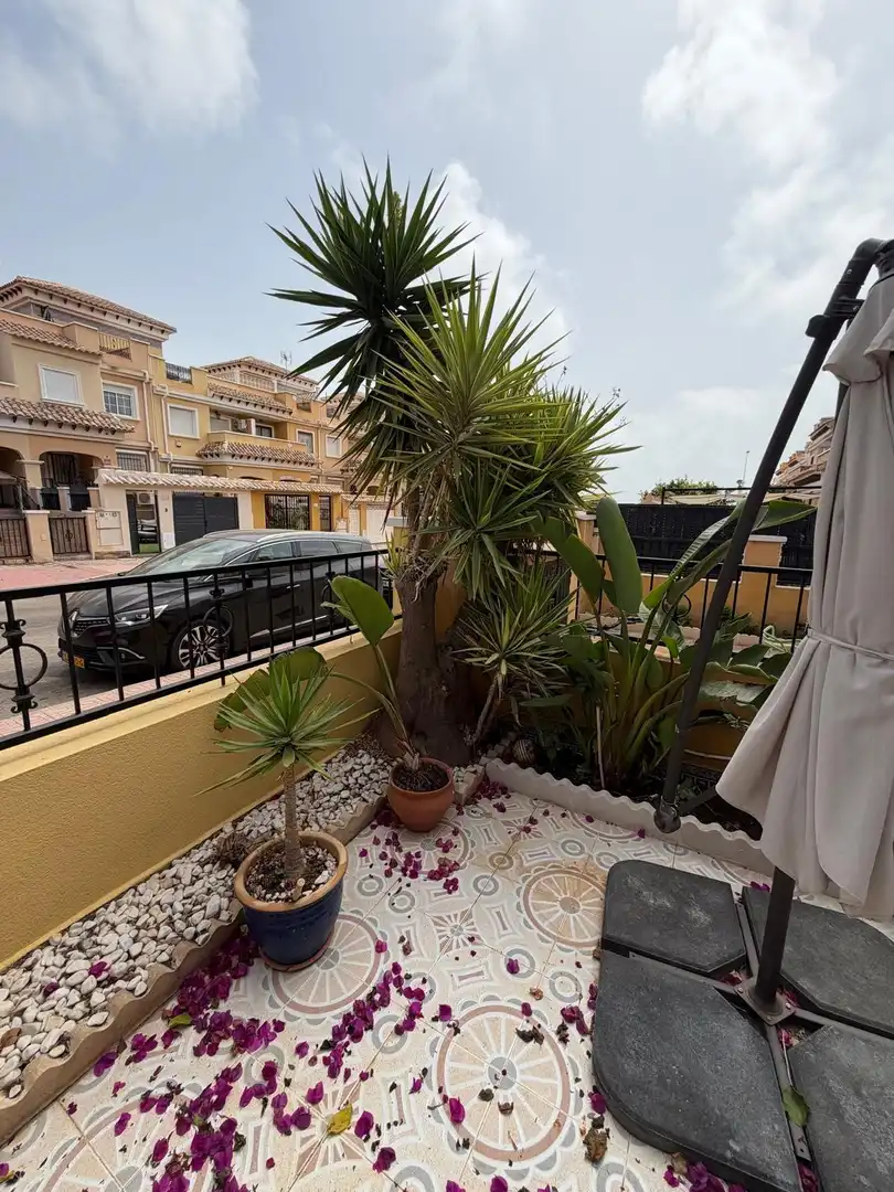 Terrassa de Casa o xalet en venda en Torrevieja amb Piscina comunitària