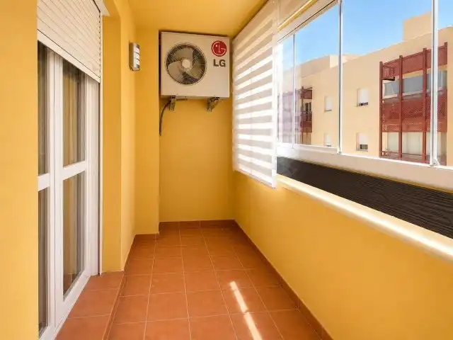 Terraza de Piso en venta en Manilva con Aire acondicionado, Calefacción y Jardín privado