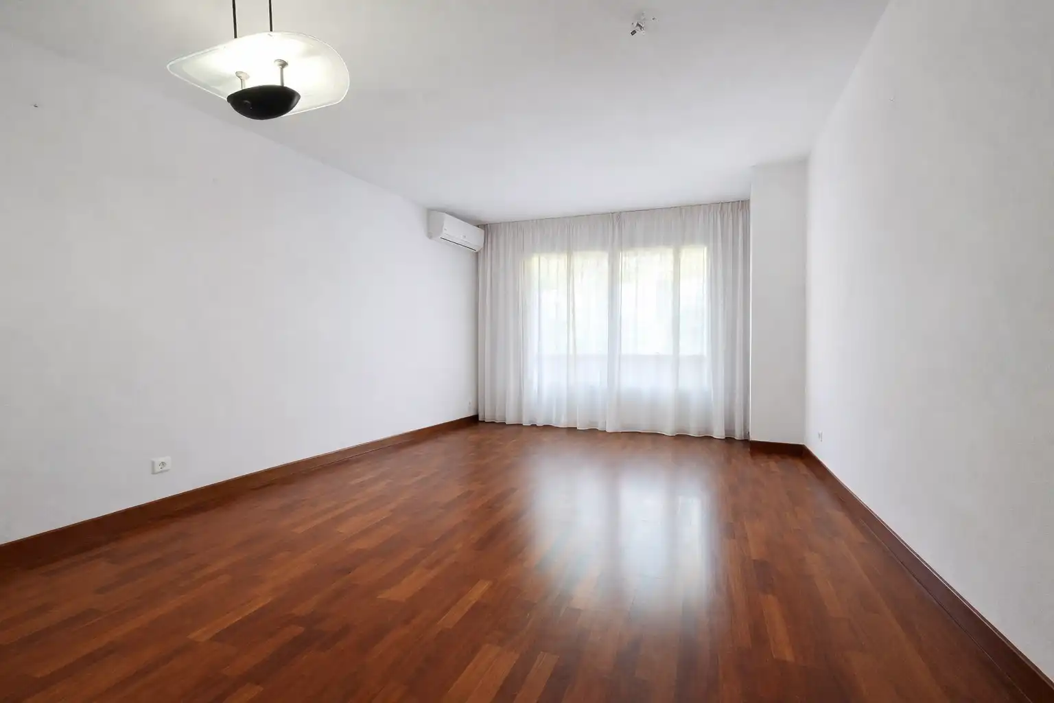 Pis en venda a Caputxins - Ambulatori