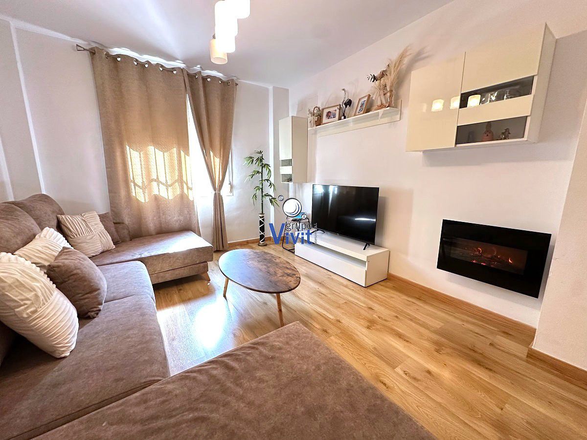 Sala d'estar de Casa o xalet en venda en Alcalá de Guadaira amb Aire condicionat i Terrassa