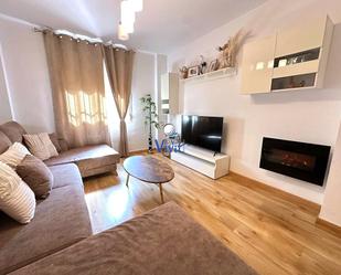 Sala d'estar de Casa o xalet en venda en Alcalá de Guadaira amb Aire condicionat i Terrassa