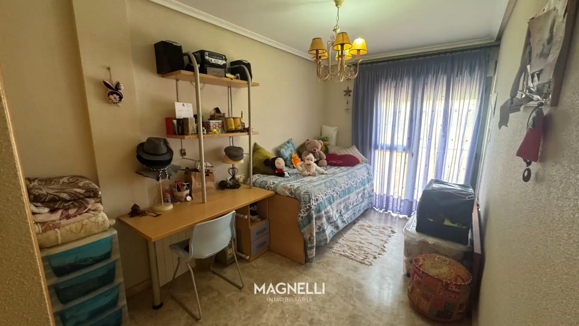 Habitación de Casa adosada en venta en Elda con Jardín privado, Amueblado y Balcón