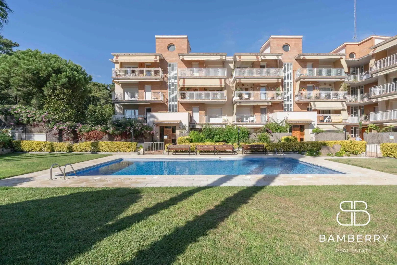 Vista exterior de Pis en venda en Sant Pol de Mar amb Calefacció, Traster i Piscina comunitària