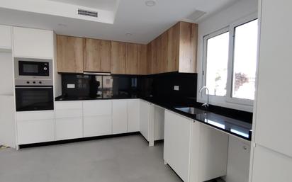 Kitchen of Flat for sale in El Vendrell  with Air Conditioner, Heating and Terrace