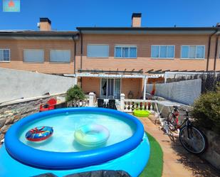 Swimming pool of Single-family semi-detached for sale in Ávila Capital