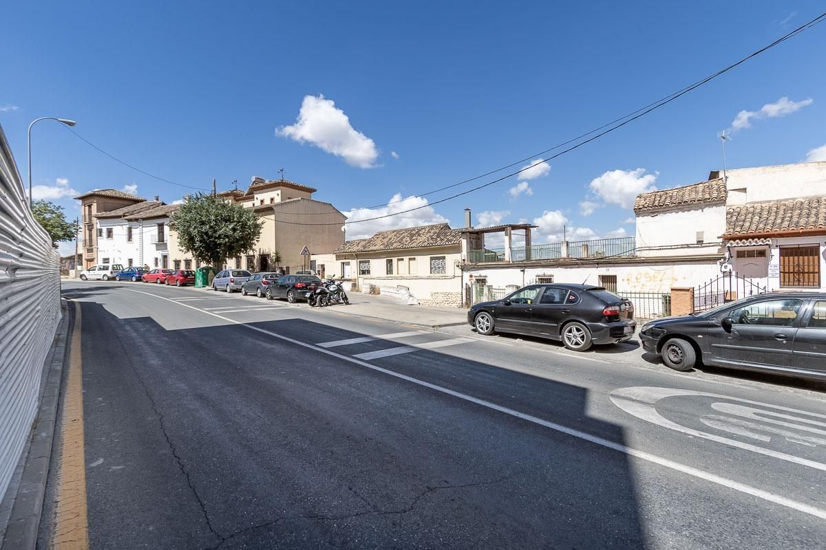 Exterior view of House or chalet for sale in  Granada Capital  with Terrace and Balcony