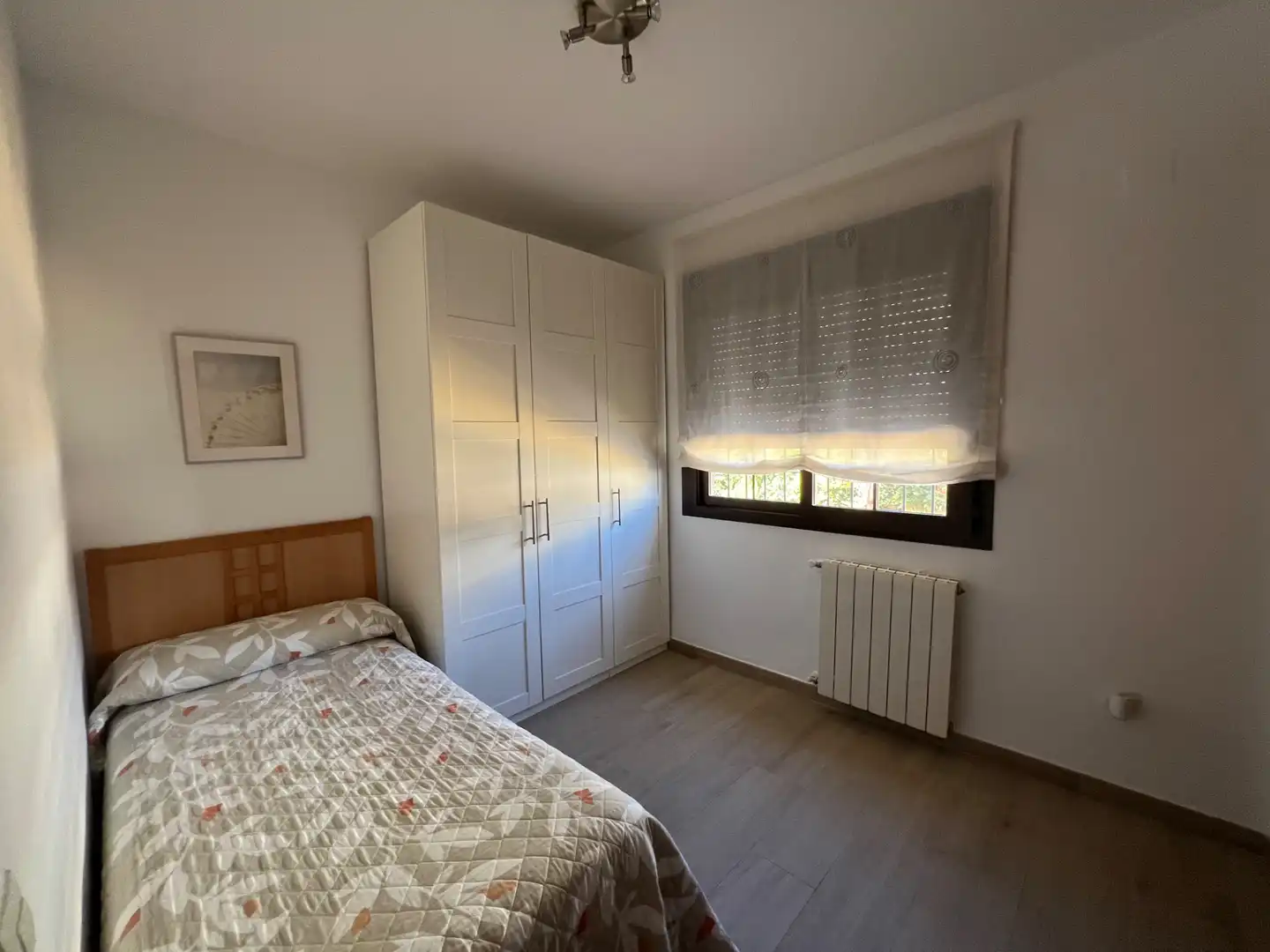 Dormitori de Casa adosada en venda en Espartinas amb Aire condicionat, Calefacció i Jardí privat