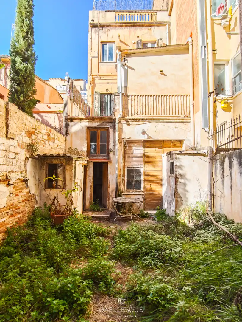 Vista exterior de Casa adosada en venda en Barcelona amb Calefacció, Jardí privat i Terrassa