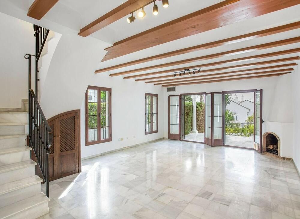 Single-family semi-detached to rent in Marbella  with Air Conditioner, Terrace and Swimming Pool