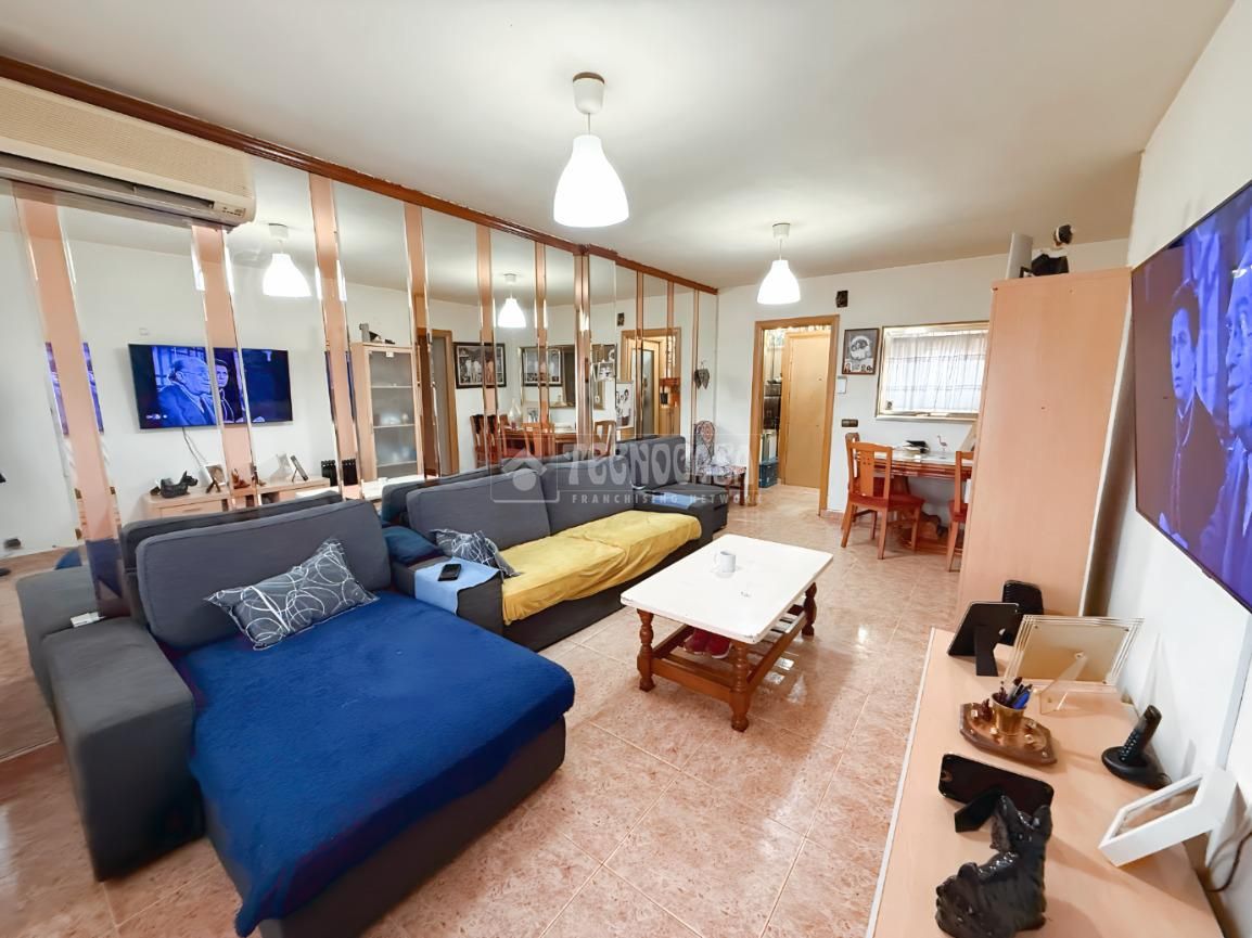 Sala de estar de Piso en venta en  Madrid Capital