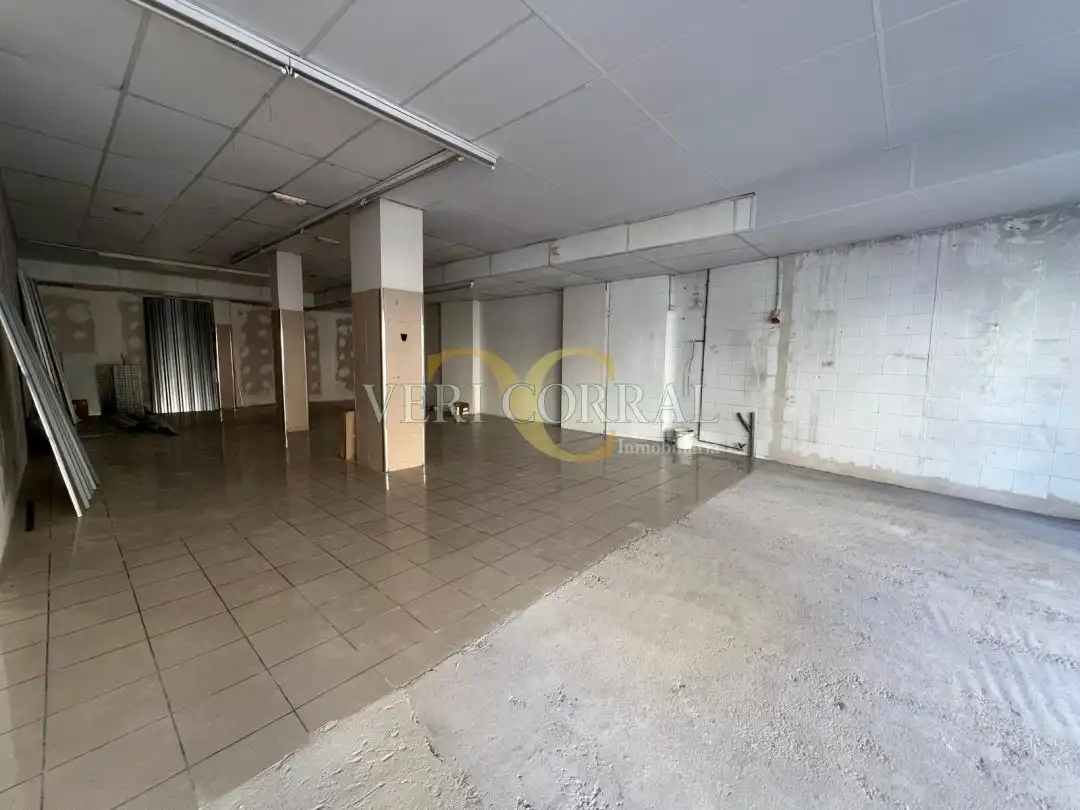 Business premises to rent in Calle Román Romano