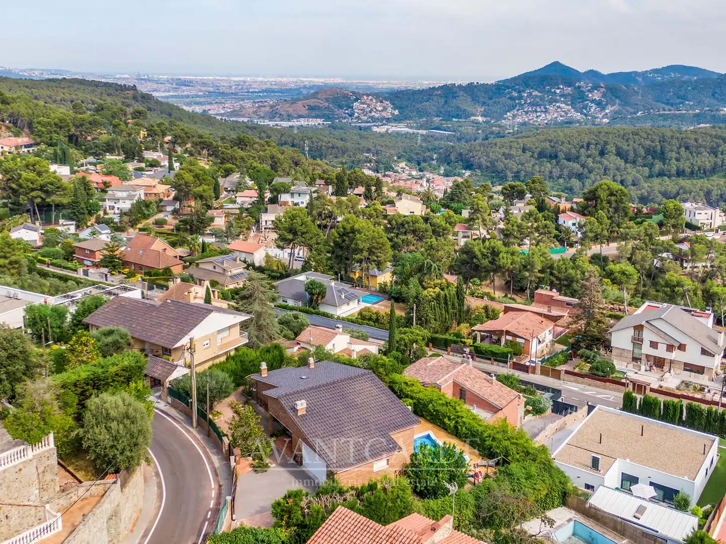 Vista exterior de Casa o xalet en venda en Pallejà amb Aire condicionat, Calefacció i Jardí privat