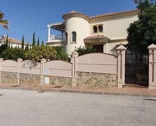 Vista exterior de Casa o xalet en venda en Mijas amb Aire condicionat, Terrassa i Piscina