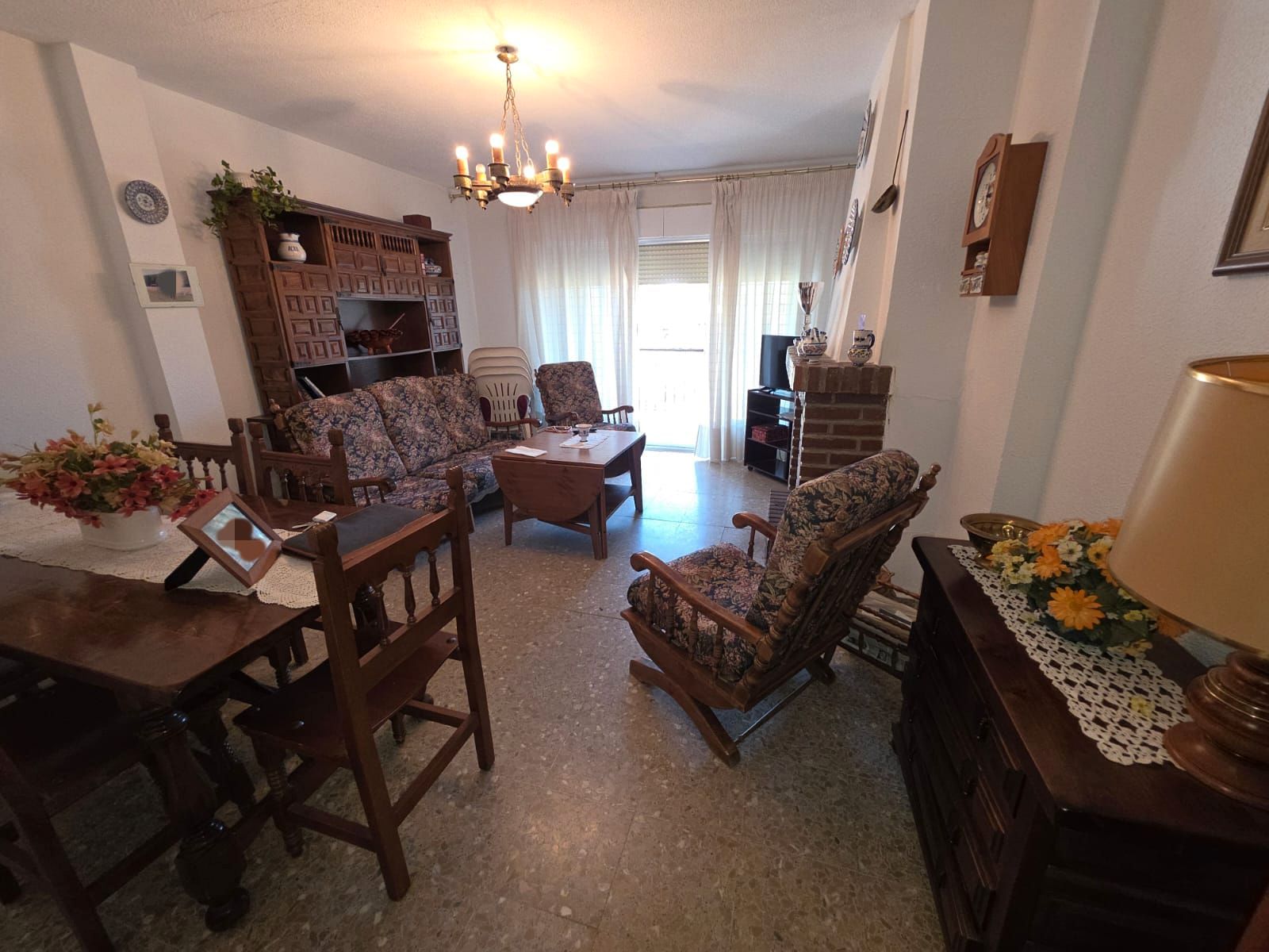 Living room of Flat for sale in Navamorcuende  with Terrace, Furnished and Balcony