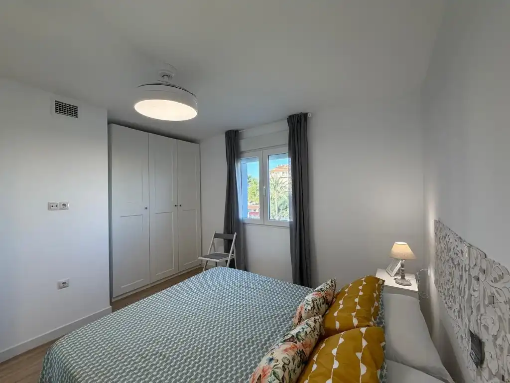 Dormitori de Apartament en venda en Torrevieja amb Aire condicionat, Jardí privat i Piscina
