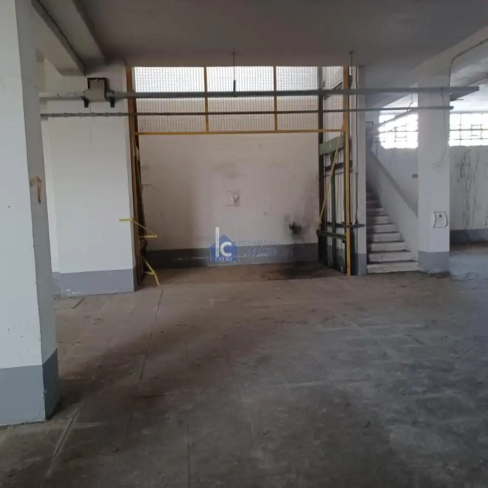 Fabrikhallen zur Miete in Ourense Capital 