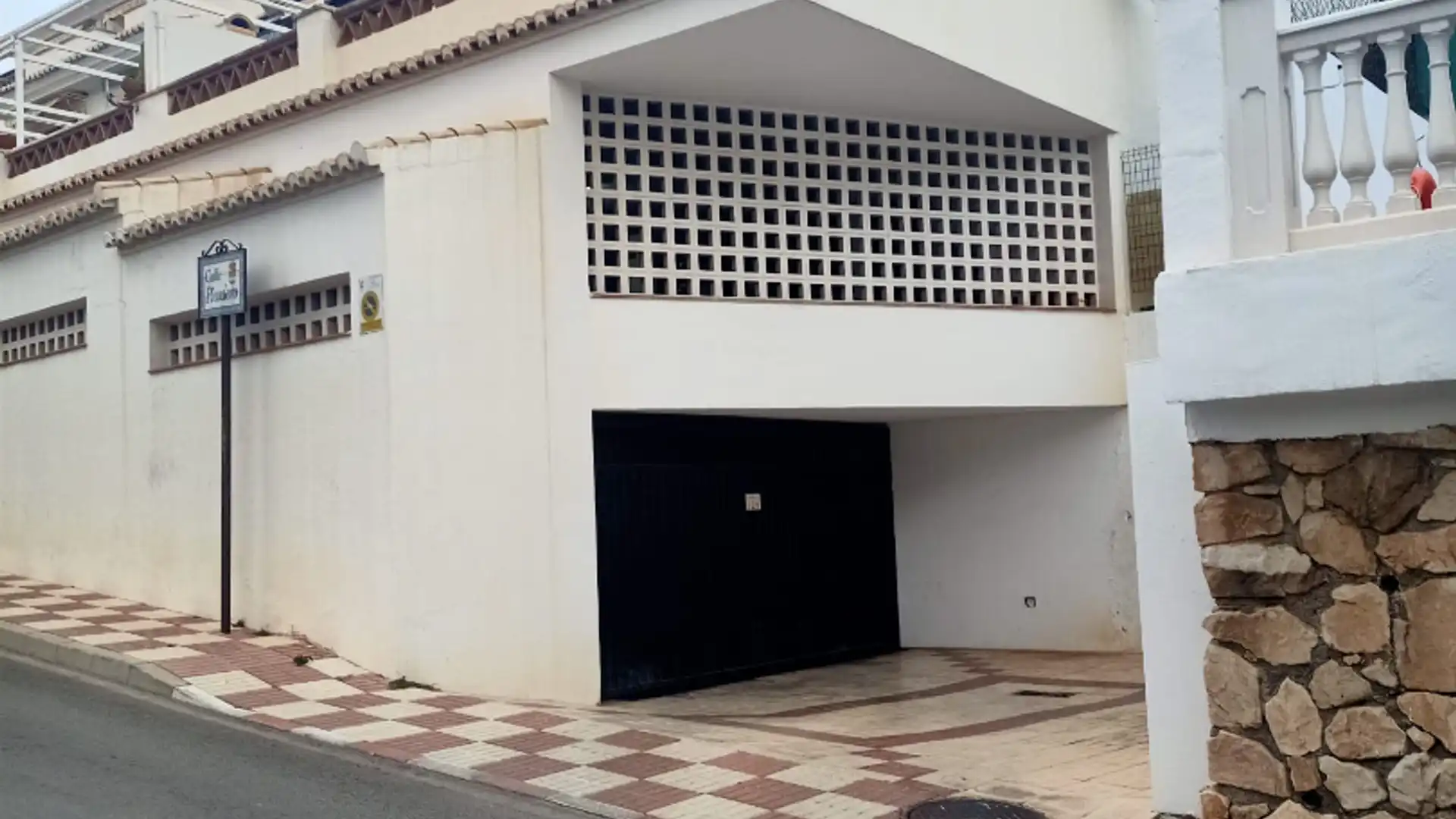 Vista exterior de Garaje de alquiler en Rincón de la Victoria