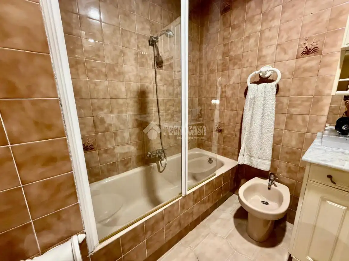 Bathroom of Flat for sale in León Capital   with Heating, Parquet flooring and Terrace