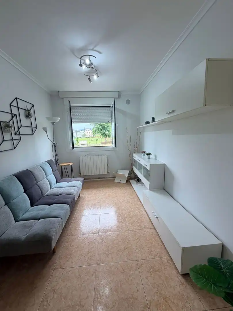 Sala de estar de Piso en venta en Navia con Calefacción y Piscina