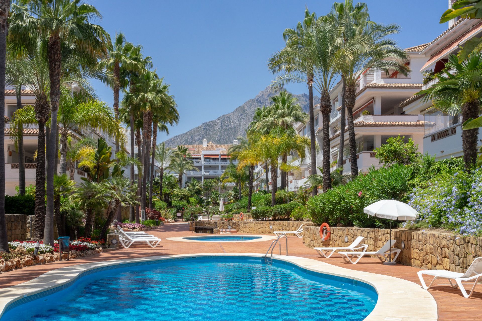 Exterior view of Apartment for sale in Marbella  with Air Conditioner, Terrace and Swimming Pool