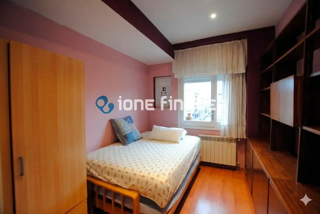 Schlafzimmer von Wohnung zum Verkauf in Barcelona mit Heizung, Privatgarten und Abstellraum